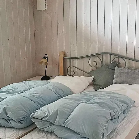 5 Person Holiday In *